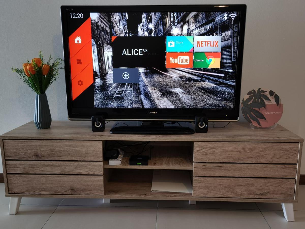 Landmark Stunning High Floor Coast View Studio #Netflix #Fast Wifi Tanjung Tokong Экстерьер фото