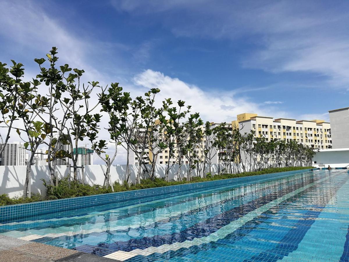 Landmark Stunning High Floor Coast View Studio #Netflix #Fast Wifi Tanjung Tokong Экстерьер фото