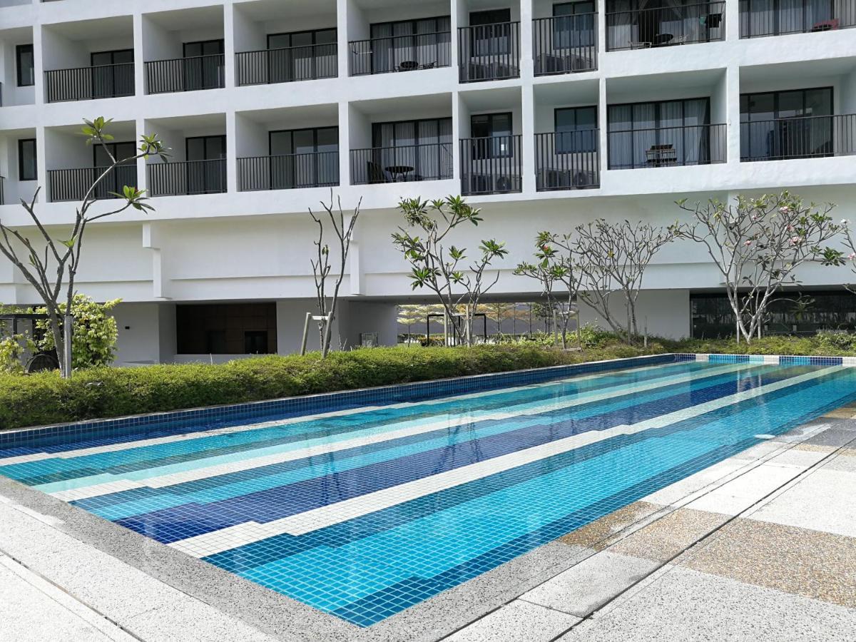 Landmark Stunning High Floor Coast View Studio #Netflix #Fast Wifi Tanjung Tokong Экстерьер фото