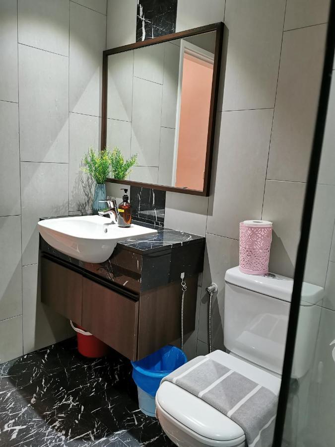 Landmark Stunning High Floor Coast View Studio #Netflix #Fast Wifi Tanjung Tokong Экстерьер фото